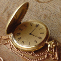 Wertvolle goldene Uhr