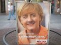 Angela Merkel mit cooler Frisur auf Plakat.jpg