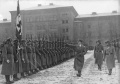 Bundesarchiv Bild 102-17311, Berlin-Lichterfelde, Hitler bei Leibstandarte.jpg