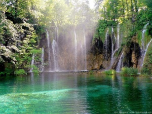 Normal croatia-plitvice lakes-waterfall-7.JPG
