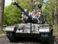 Kinder auf Panzer.jpeg