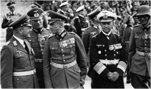 Helmut Weidelener (zweiter von rechts) fühlt sich gedisst, weil seine Generäle sich nicht über den nächsten Angriff einigen können.
