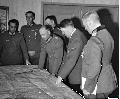 Hitler Tisch.gif