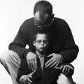 Vater und Sohn mit Down-Syndrom.jpg