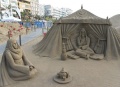Sandskulpturen mit Sandzelt.jpg